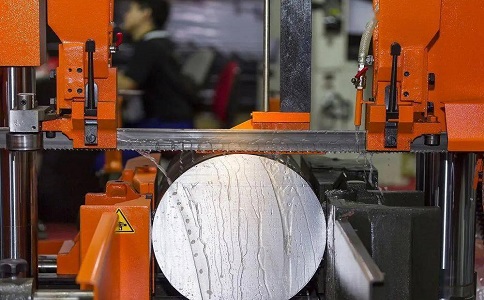 瑞昌立式金属带锯床切削出现跑带故障解决方法！